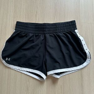Under Armour Semi Fitted Heat Gear Black Shorts Women's Medium